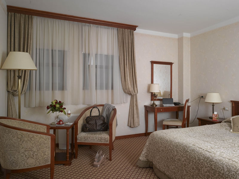 Hotel Zlatnik Belgrade Room photo